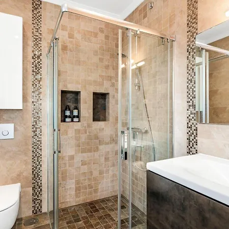 Villa Beachfront With Sea Views & Private Pool *