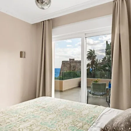 Beachfront With Sea Views & Private Pool Marbella