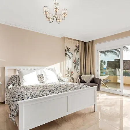 Villa Beachfront With Sea Views & Private Pool *