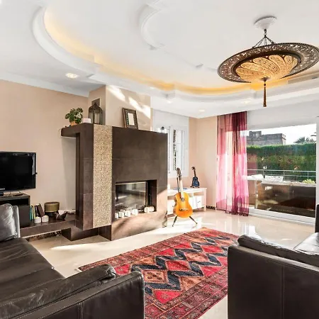 Beachfront With Sea Views & Private Pool Villa Marbella