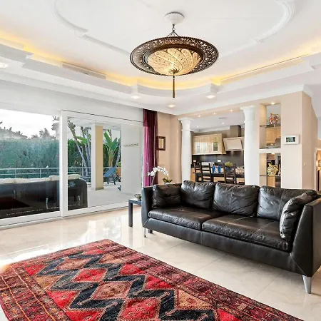 Beachfront With Sea Views & Private Pool Marbella