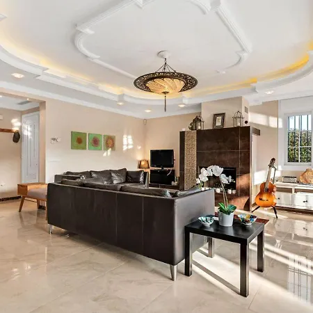Villa Beachfront With Sea Views & Private Pool *