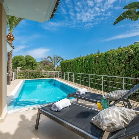Beachfront With Sea Views & Private Pool * Marbella