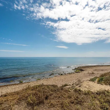 Beachfront With Sea Views & Private Pool Villa