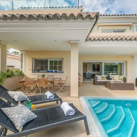 Villa Beachfront With Sea Views & Private Pool *
