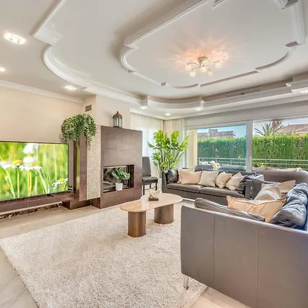 Villa Beachfront With Sea Views & Private Pool Marbella