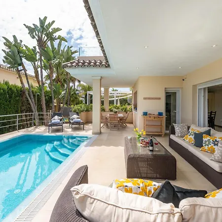 Beachfront With Sea Views & Private Pool Villa Marbella