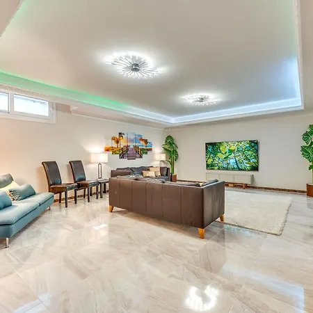 Beachfront With Sea Views & Private Pool Villa *