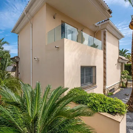Beachfront With Sea Views & Private Pool