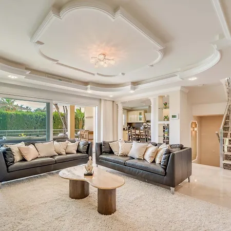 Beachfront With Sea Views & Private Pool * Marbella
