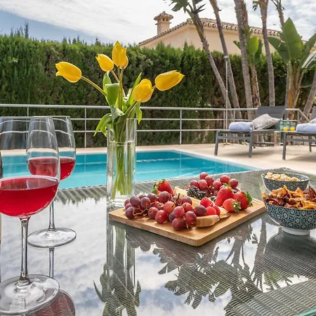 Villa Beachfront With Sea Views & Private Pool
