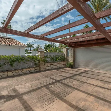 Beachfront With Sea Views & Private Pool Villa *