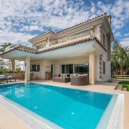 Beachfront With Sea Views & Private Pool Villa Marbella