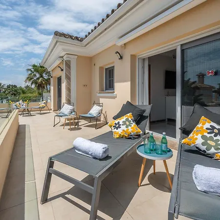 Beachfront With Sea Views & Private Pool Villa