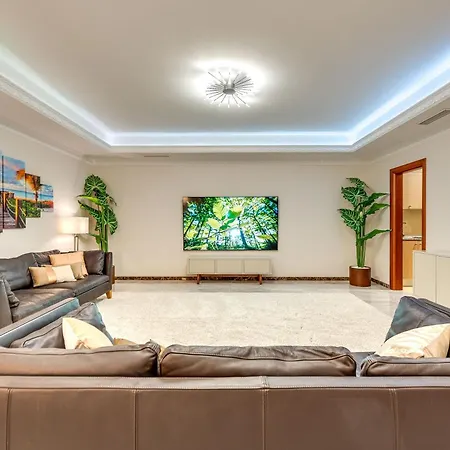 Beachfront With Sea Views & Private Pool Villa