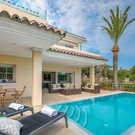 Beachfront With Sea Views & Private Pool Villa *
