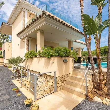 Villa Beachfront With Sea Views & Private Pool *