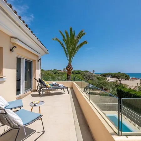 Villa Beachfront With Sea Views & Private Pool *