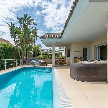 Beachfront With Sea Views & Private Pool Villa Marbella