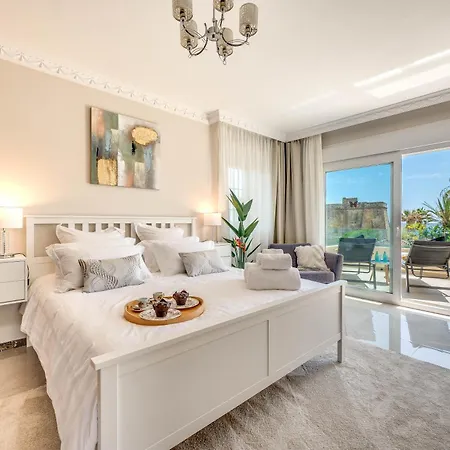 Beachfront With Sea Views & Private Pool *