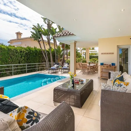 Beachfront With Sea Views & Private Pool Villa