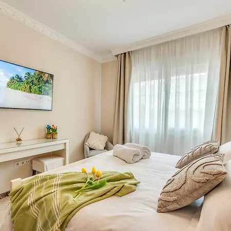 Villa Beachfront With Sea Views & Private Pool