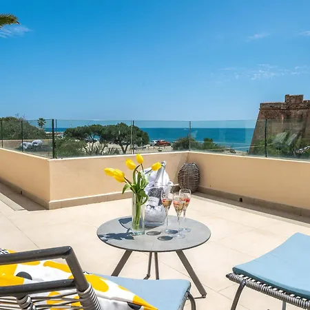 Beachfront With Sea Views & Private Pool Villa *