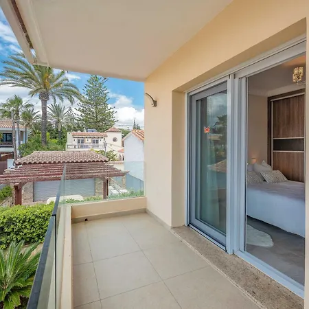 Beachfront With Sea Views & Private Pool Villa