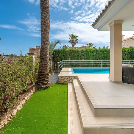Villa Beachfront With Sea Views & Private Pool