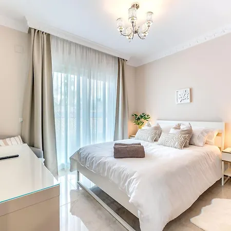 Villa Beachfront With Sea Views & Private Pool Marbella
