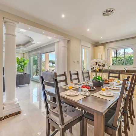 Beachfront With Sea Views & Private Pool Marbella