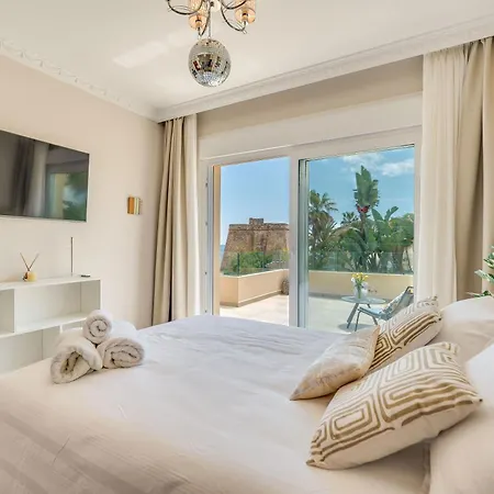 Beachfront With Sea Views & Private Pool Villa