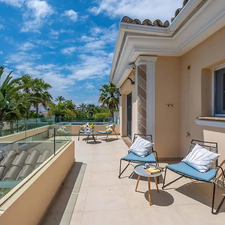 Beachfront With Sea Views & Private Pool Villa Marbella