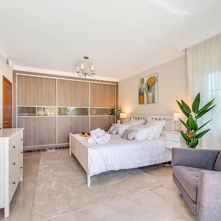 Villa Beachfront With Sea Views & Private Pool