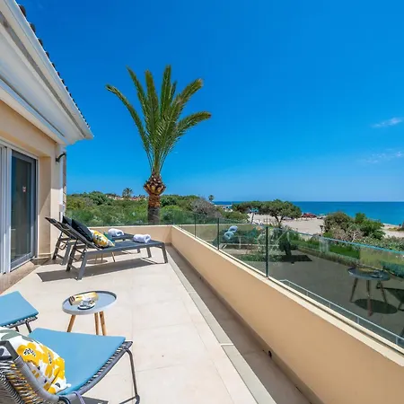 Villa Beachfront With Sea Views & Private Pool *