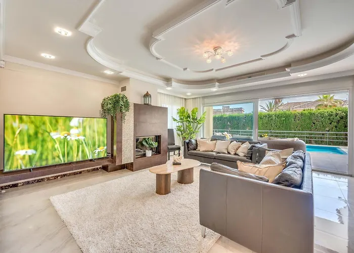 Villa Beachfront With Sea Views & Private Pool Marbella