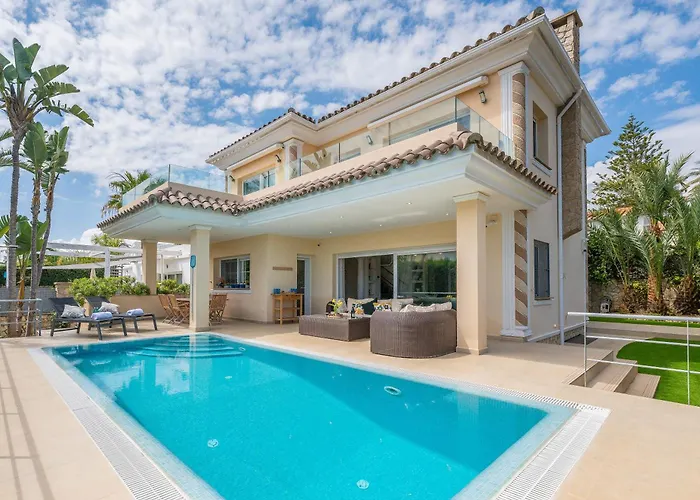 Beachfront With Sea Views & Private Pool Villa