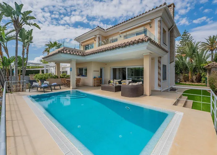 Beachfront With Sea Views & Private Pool Villa *