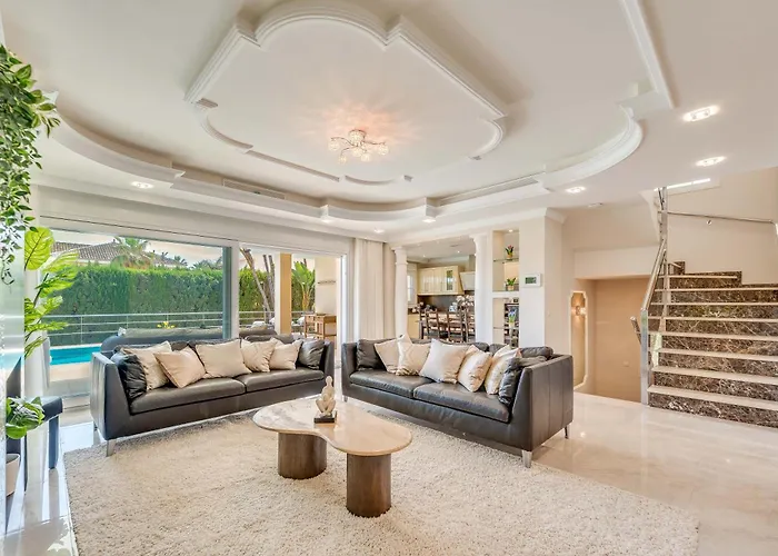 Beachfront With Sea Views & Private Pool * Marbella
