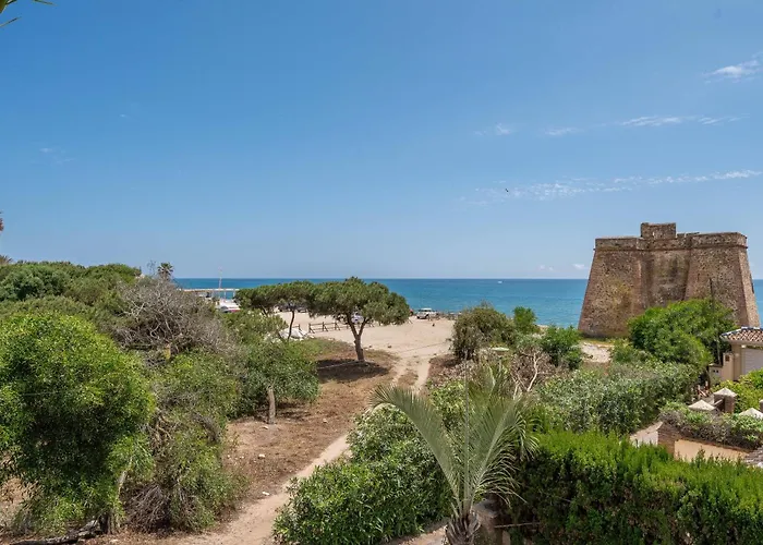 Beachfront With Sea Views & Private Pool Marbella