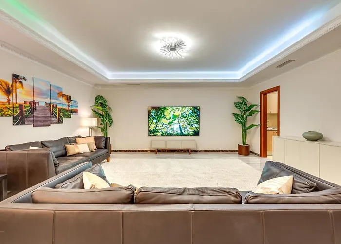 Beachfront With Sea Views & Private Pool Villa