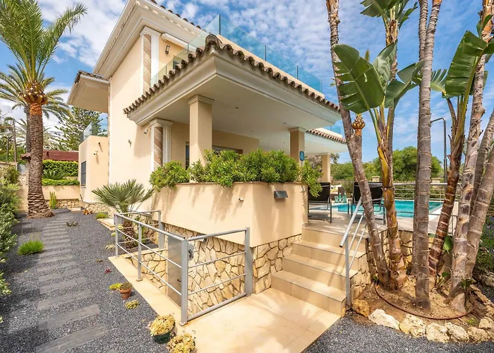 Villa Beachfront With Sea Views & Private Pool *