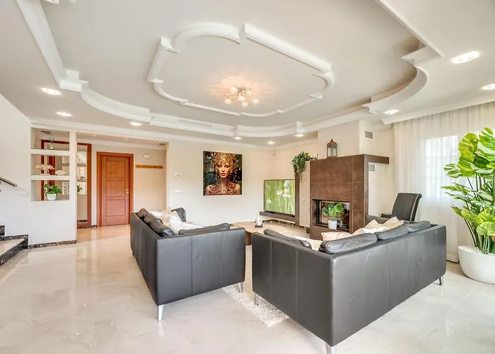 Villa Beachfront With Sea Views & Private Pool