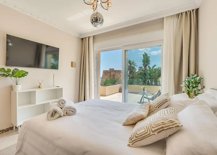Beachfront With Sea Views & Private Pool Villa